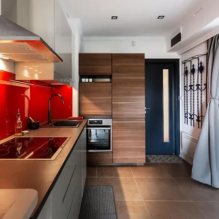 Panoramic Comfort In The Luxurious District!