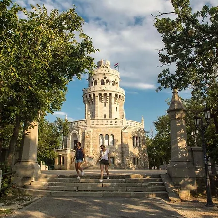 Panoramic Comfort In The Luxurious District! *